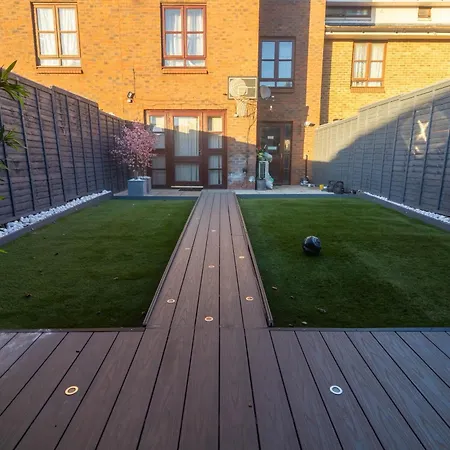 Wembley Serviced By Solara - Free Parking - By Wembley Stadium - Private Garden London