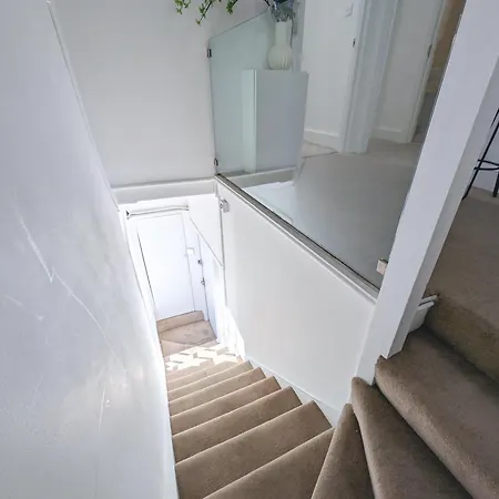 Hyde Park 3 Bedroom Flat Apartment *