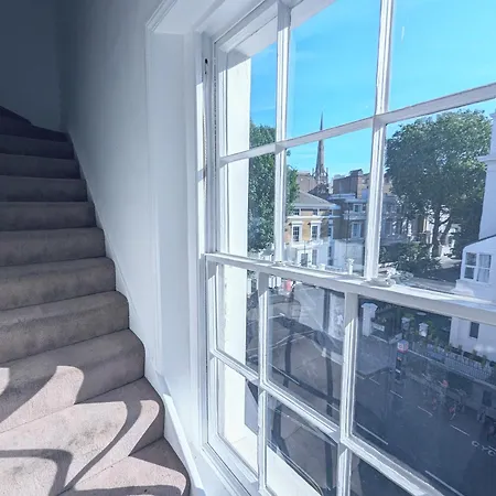 Hyde Park 3 Bedroom Flat