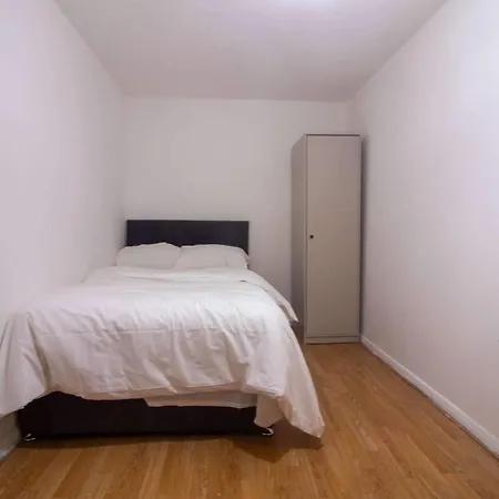 Wembley Serviced By Solara - Free Parking - By Wembley Stadium - Private Garden Apartment