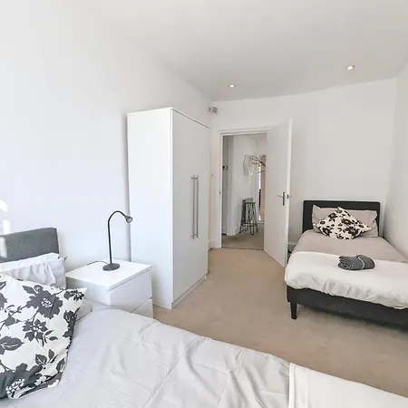 Hyde Park 3 Bedroom Flat Apartment *