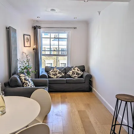 Hyde Park 3 Bedroom Flat * London