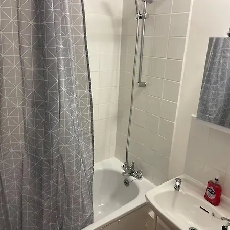 Flat In Vauxhall Apartment *