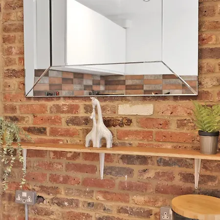 One Bedroom Short Term & Flexible Renting Hoxton With Free Wifi * London