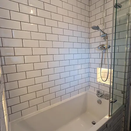 Single Close To Battersea * London