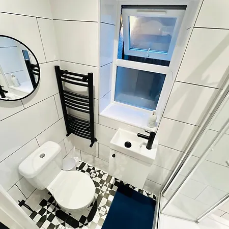 Guest house 61 Studio, Ideal For Tourists High Recommend!!! London