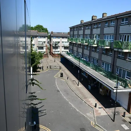 Sleeps 4 - Private Balcony - Wheelchair Accessible London