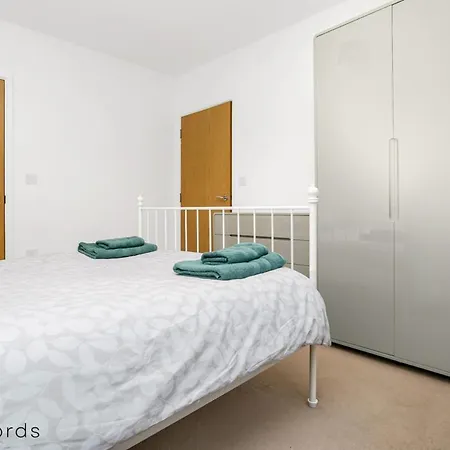 Exclusive 2 Bedroom Flat In Bromley By Bow *