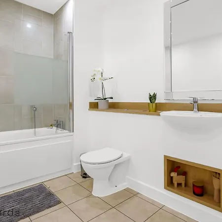 Exclusive 2 Bedroom Flat In Bromley By Bow Apartment