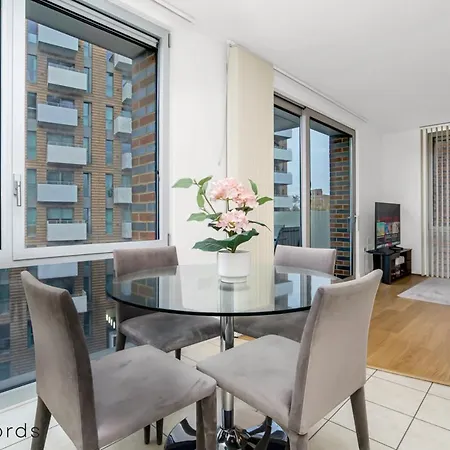 Exclusive 2 Bedroom Flat In Bromley By Bow * London