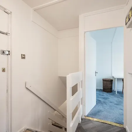 3 Bed Flat Near Paddington Apartment
