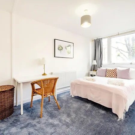 3 Bed Flat Near Paddington Apartment *