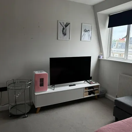 Kensington Place Apartment *