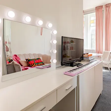 Barbies Dream Flat Apartment London