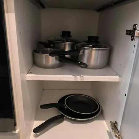Flat On Market Street, Tube Station Is Very Close, Near Wembley And London *
