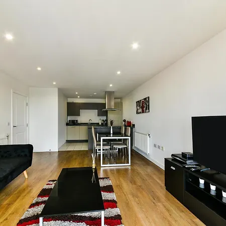 Incredible 2 Bed, 2 Bath Flat In Canary Wharf Apartment *