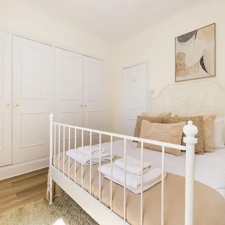 Apartment The Victoria London