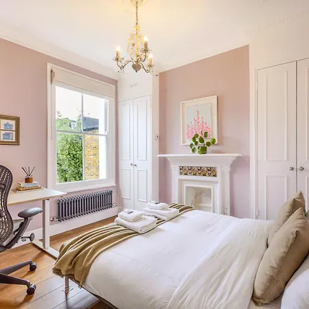 Peaceful Multilevel 2br Flat With Garden In Fulham Apartment