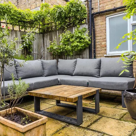 Peaceful Multilevel 2br Flat With Garden In Fulham London