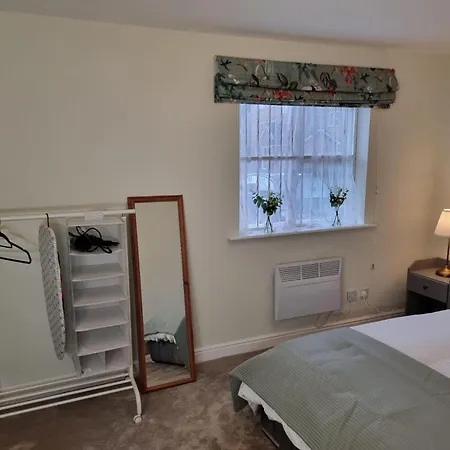Century House Luxury Apartment London