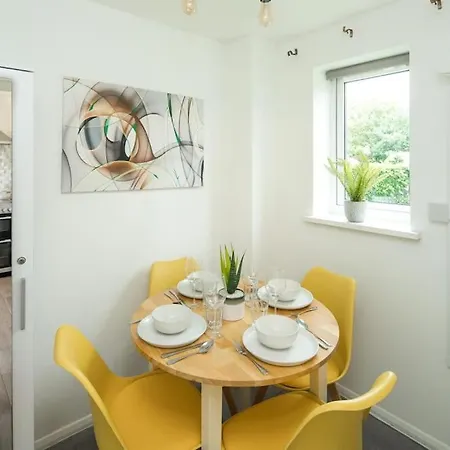 Cozy Retreat Near Heathrow Airport Feltham