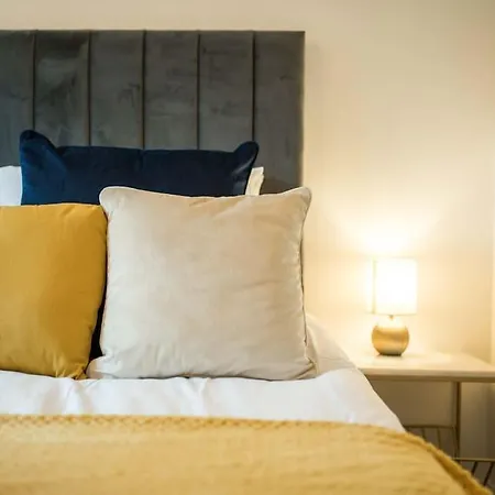 Cozy Retreat Near Heathrow Airport Apartment *