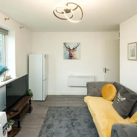 Apartment Cozy Retreat Near Heathrow Airport *