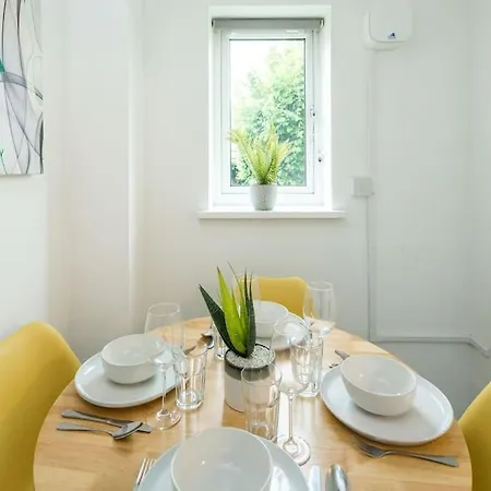 Cozy Retreat Near Heathrow Airport Feltham