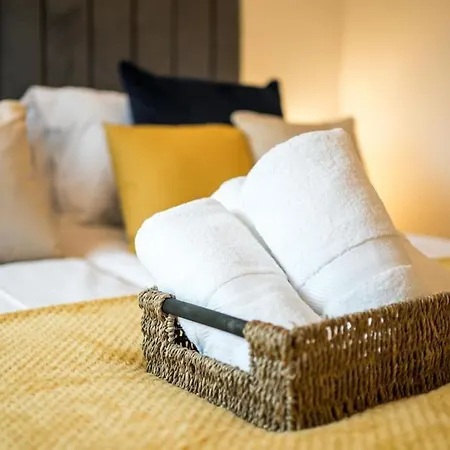 Cozy Retreat Near Heathrow Airport Apartment Feltham