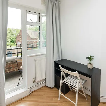 Stylish 2bd Flat With Balcony Near Stepney Apartment