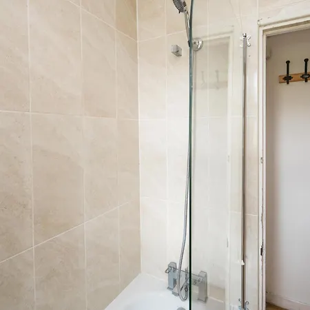 Stylish 2bd Flat With Balcony Near Stepney London