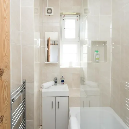 Stylish 2bd Flat With Balcony Near Stepney