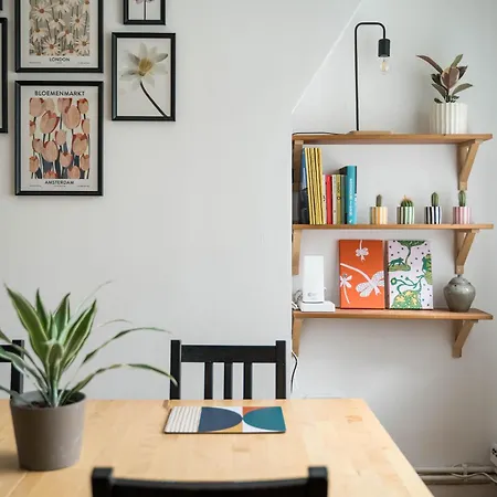 Stylish 2bd Flat With Balcony Near Stepney Apartment *