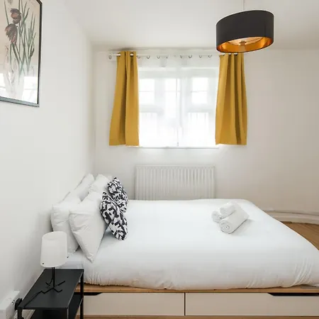 Stylish 2bd Flat With Balcony Near Stepney * London