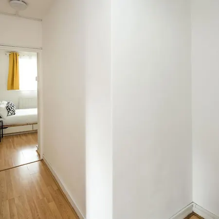 Stylish 2bd Flat With Balcony Near Stepney Apartment London