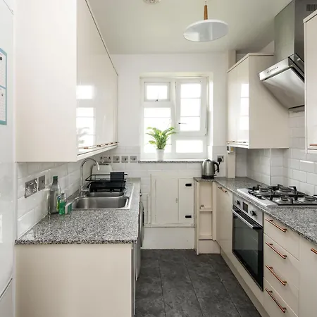 Apartment Stylish 2bd Flat With Balcony Near Stepney *