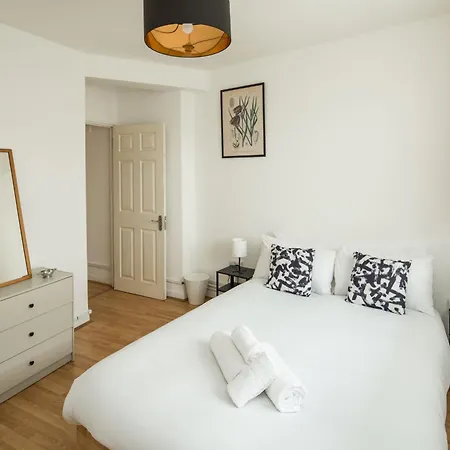 Stylish 2bd Flat With Balcony Near Stepney London