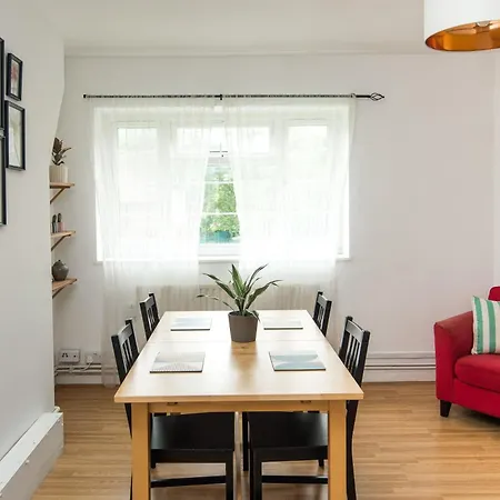 Stylish 2bd Flat With Balcony Near Stepney Apartment *