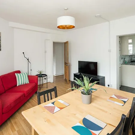 Stylish 2bd Flat With Balcony Near Stepney Apartment London