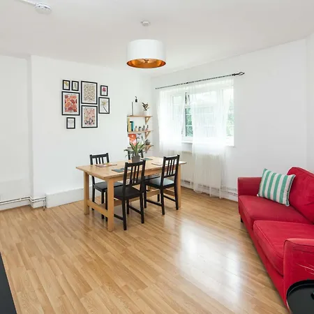 Stylish 2bd Flat With Balcony Near Stepney Apartment *