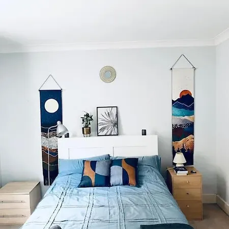 Apartment Stylish & Private Bathroom In London