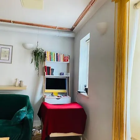 Apartment Stylish & Private Bathroom In London