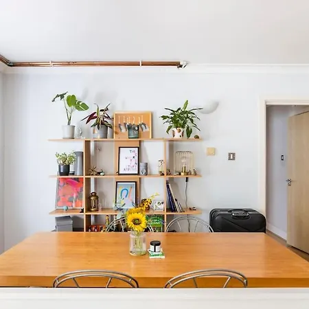 Apartment Stylish & Private Bathroom In London