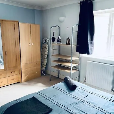 Stylish & Private Bathroom In * London