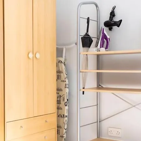 Apartment Stylish & Private Bathroom In London