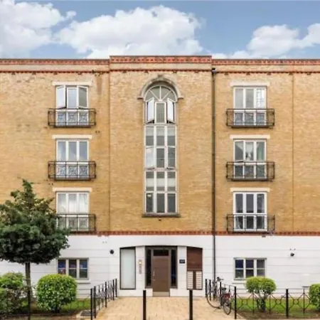 Apartment Stylish & Private Bathroom In London