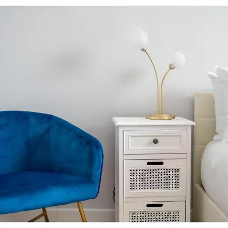 Joivy Splendid Townhouse Flat With Backyard London