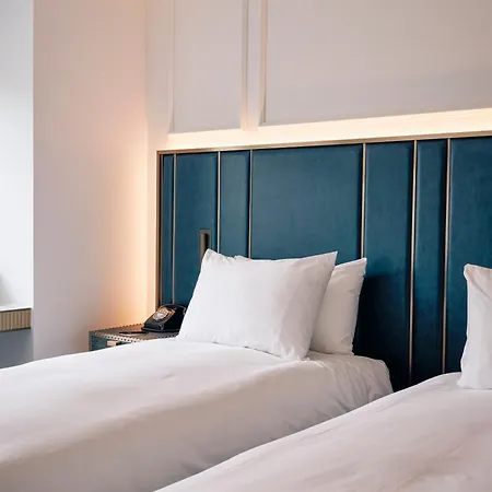 Page8, Page Hotel Londýn
