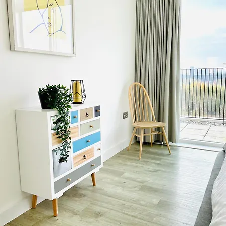 Panoramic Park And Penthouses Retreat Apartment London
