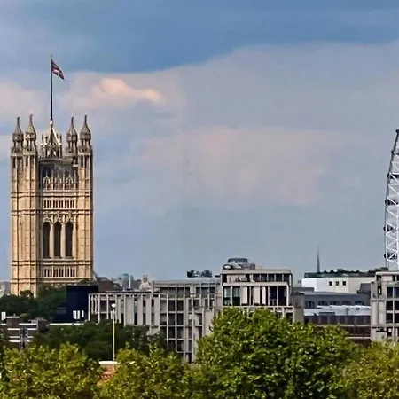 River Panorama 2 Bedroom New Development * Londra